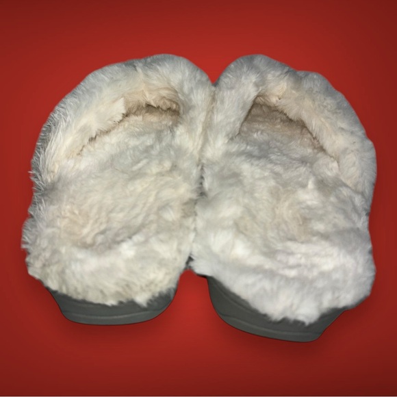 Vionic Indulge Gracie White Plush Faux Fur Supportive Thong Slippers Women's 11 - Picture 4 of 13